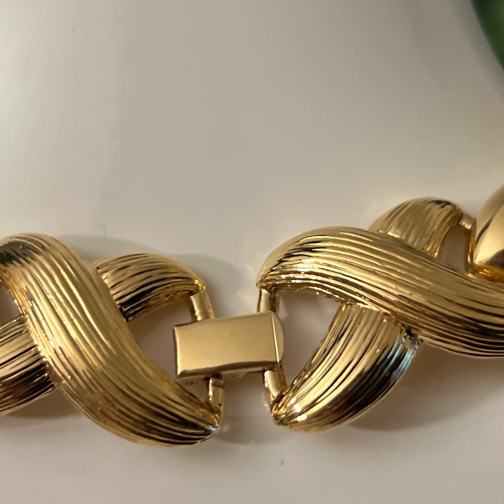 ✔Butler 5th Avenue Collection Polished Brushed Gold X’s and O’s Choker Necklace - Picture 4 of 7